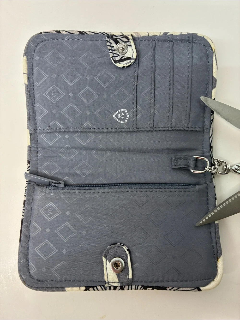 Vera Bradley Quilted Floral Keychain Wallet in Gray and White - Picture 5 of 5